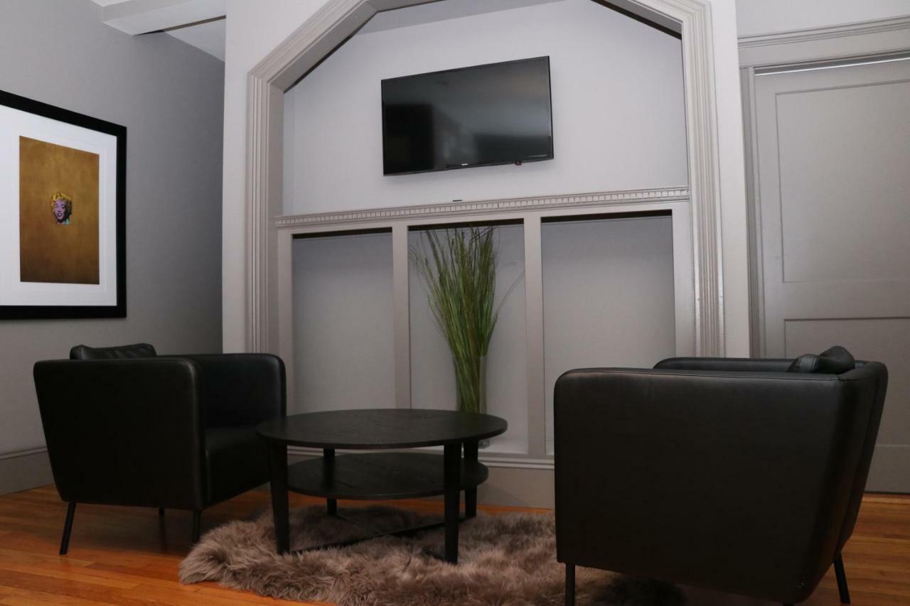 A Stylish Stay W/ A Queen Bed, Heated Floors.. #11 Brookline Exterior photo
