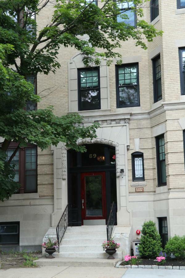 A Stylish Stay W/ A Queen Bed, Heated Floors.. #11 Brookline Exterior photo