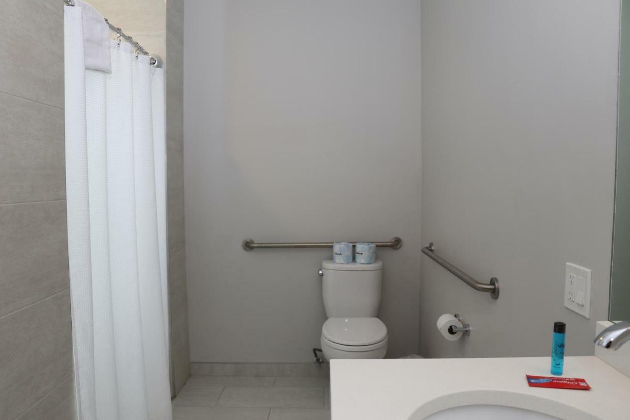 A Stylish Stay W/ A Queen Bed, Heated Floors.. #11 Brookline Exterior photo